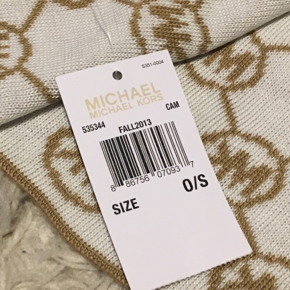Michael Kors Circle Logo Scarf - Picture 3 of 4